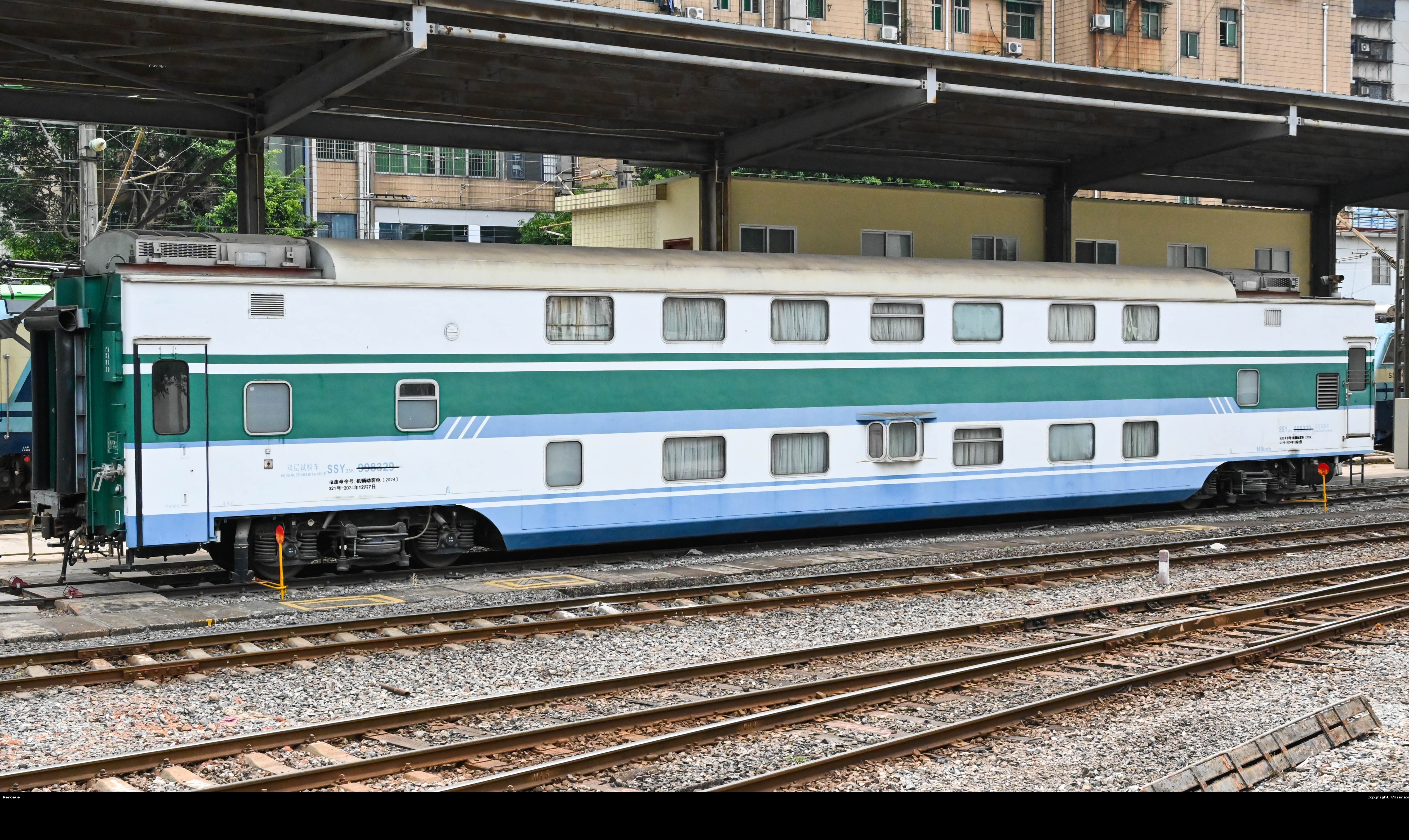 998329