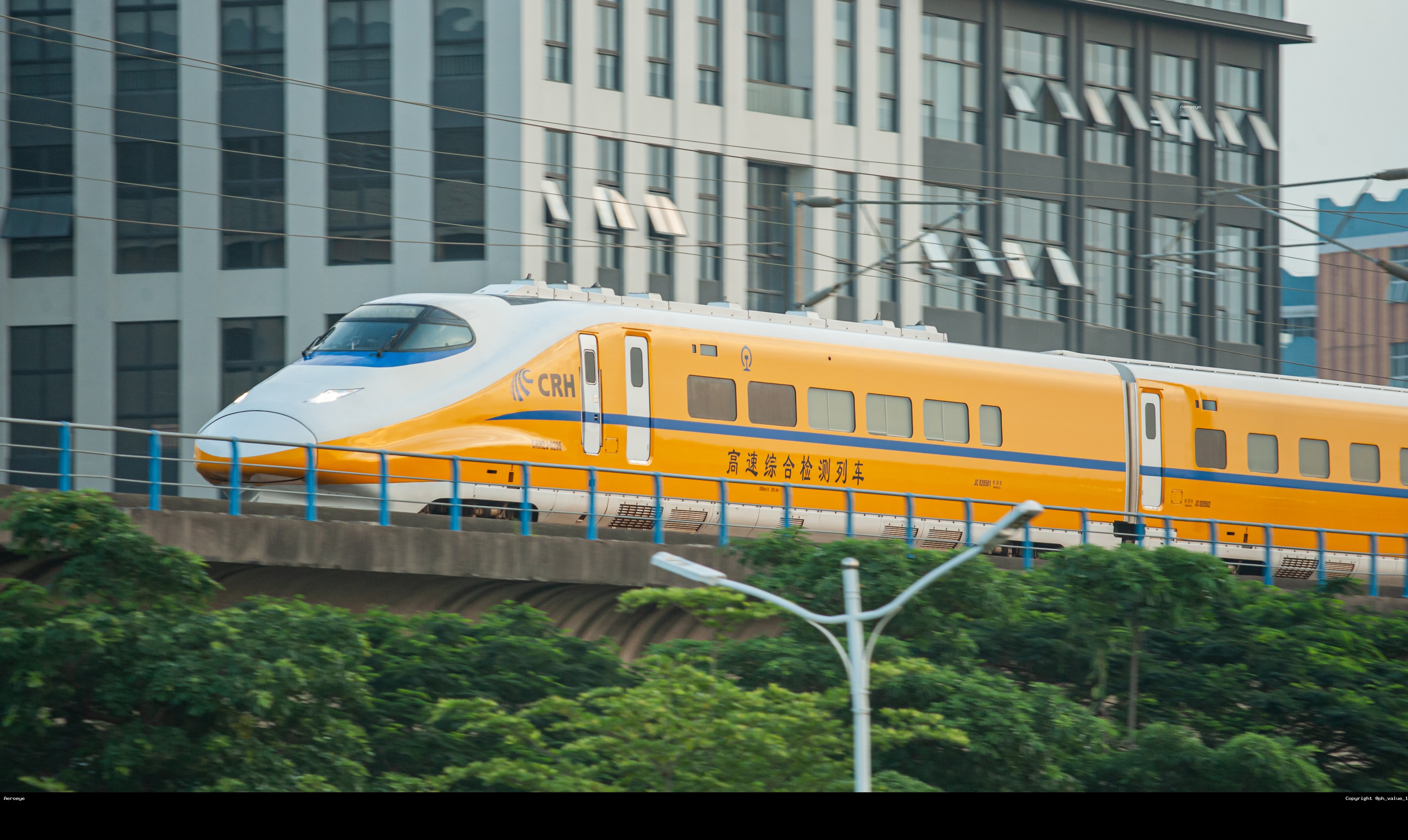 CRH2J-0205